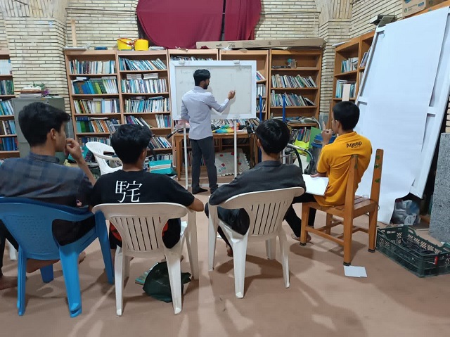 مسجدی که پاتوق مطالعه بچه ها در فصل امتحانات شده است